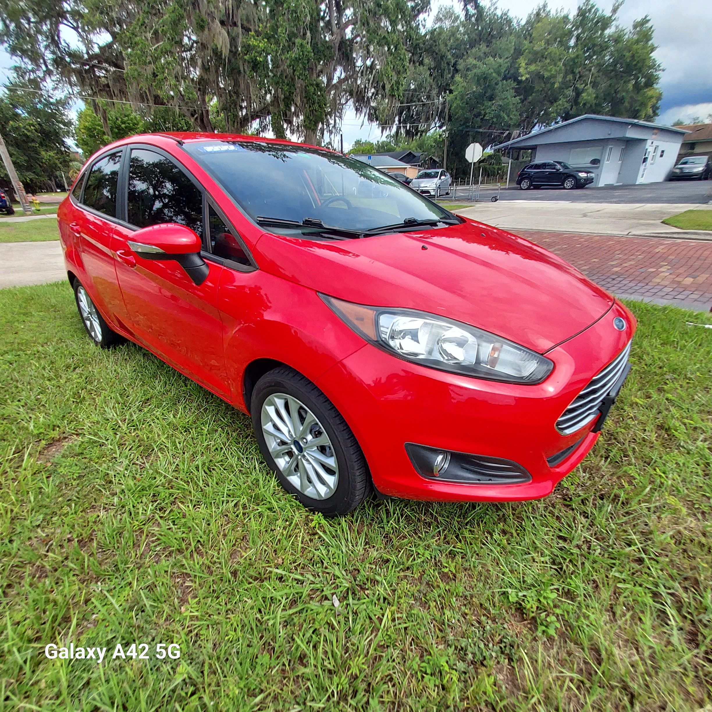 Used 2014 Ford Fiesta SE Sedan FWD image 3