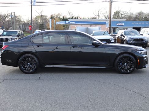 Used 2021 BMW 750i xDrive image 9