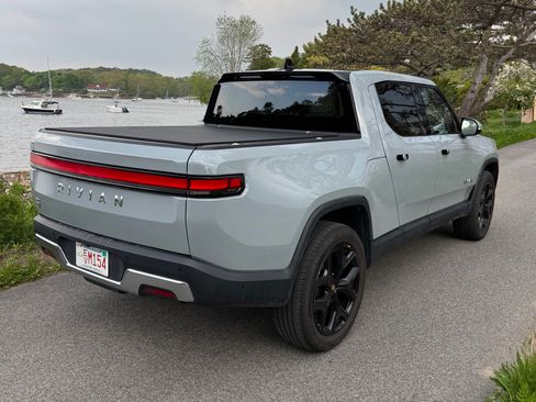 Used 2023 Rivian R1T AWD Adventure image 6