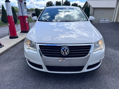 Used 2008 Volkswagen Passat 2.0T Sedan FWD image 3