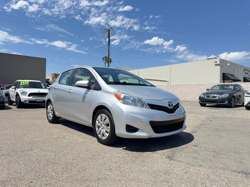 Used 2012 Toyota Yaris 4-Door Hatchback FWD image 11