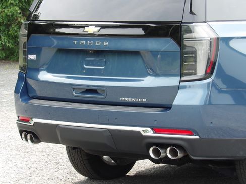 Used 2025 Chevrolet Tahoe 4WD Premier image 12