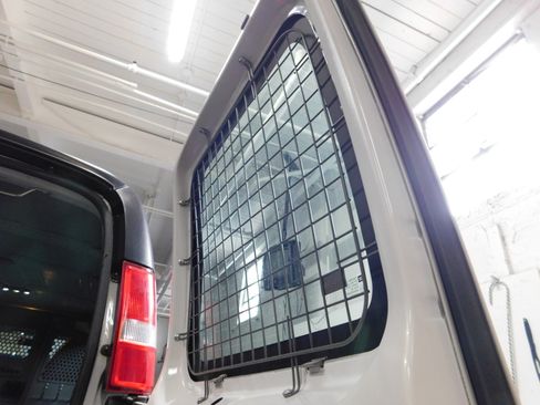 Used 2015 Chevrolet Express 2500 image 19