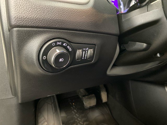 Used 2018 Jeep Compass Latitude AWD/4WD image 17
