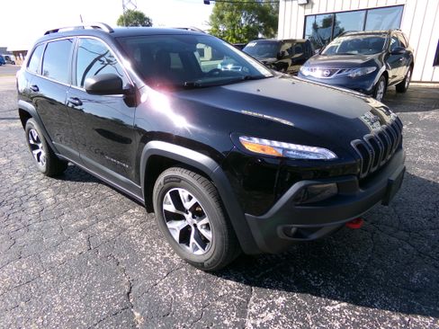 Used 2017 Jeep Cherokee Trailhawk image 7