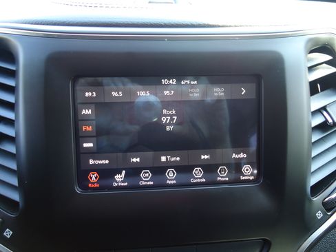 Used 2019 Jeep Cherokee 4WD Latitude Plus image 12