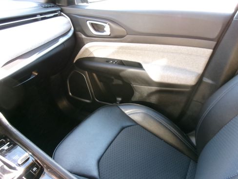 Used 2024 Jeep Compass Latitude image 6