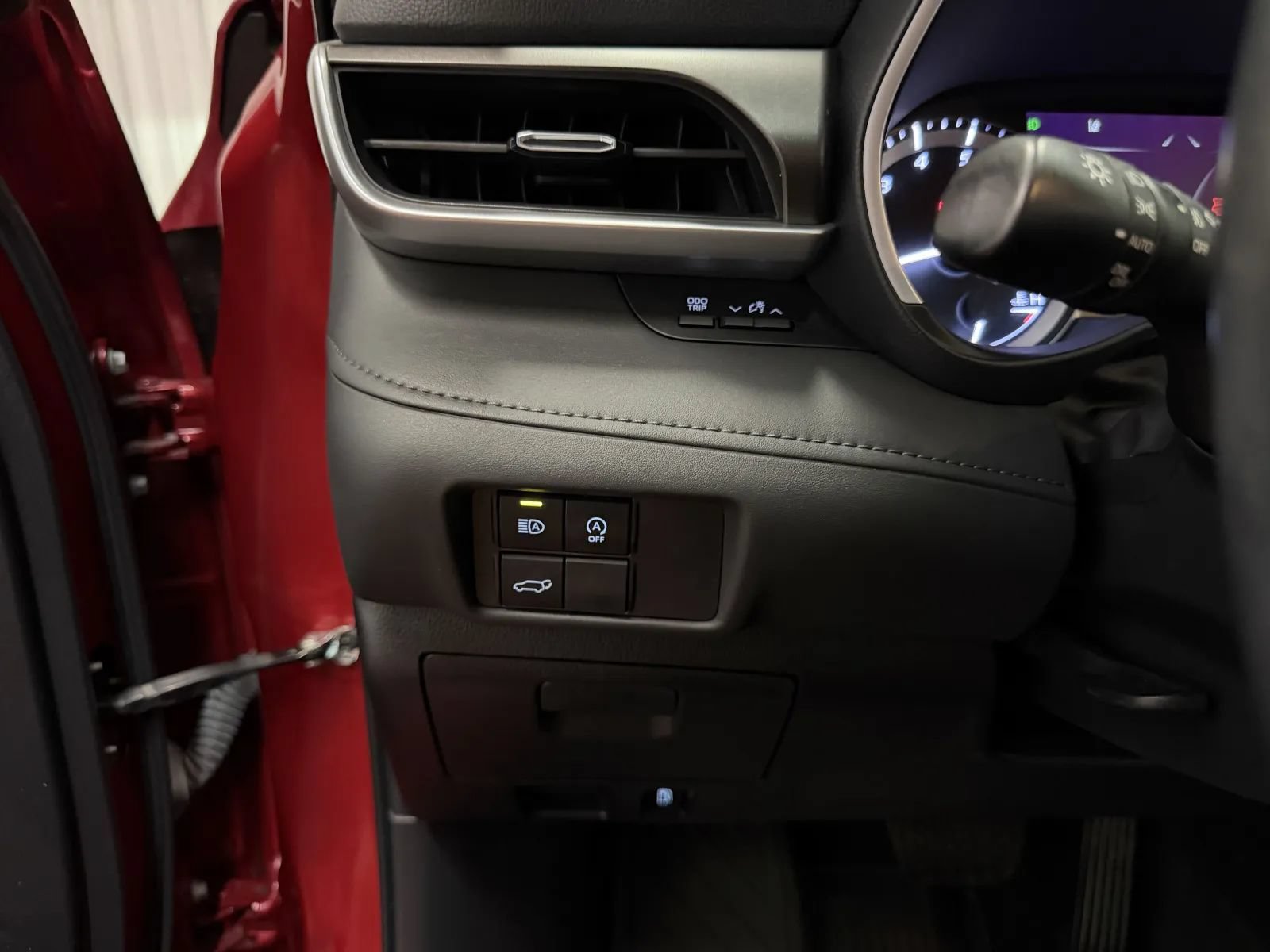 Used 2023 Toyota Highlander XLE FWD image 27