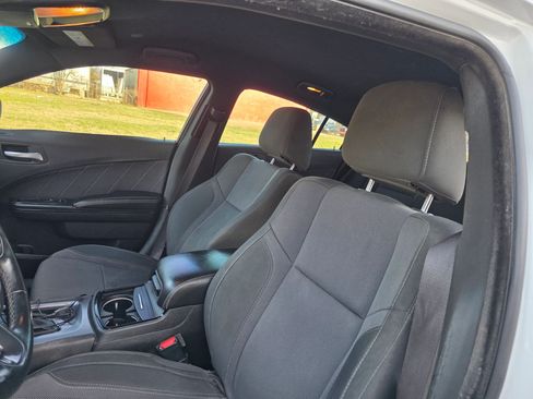 Used 2019 Dodge Charger SXT image 8