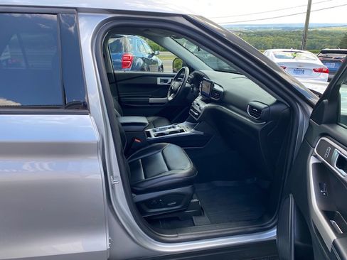 Used 2022 Ford Explorer XLT image 18