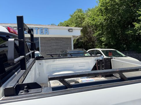 Used 2011 Toyota Tundra 4x4 CrewMax image 9