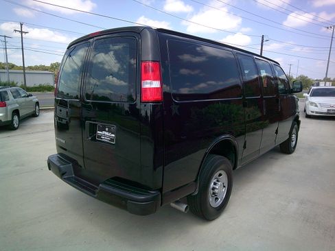 Used 2019 Chevrolet Express 2500 RWD image 5