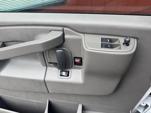 Used 2020 Chevrolet Express 3500 image 16