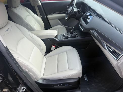 Used 2019 Cadillac XT4 Luxury image 9