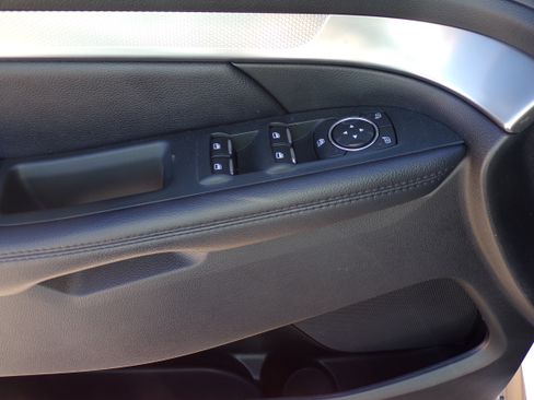 Used 2018 Ford Explorer XLT image 11