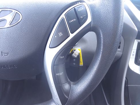 Used 2012 Hyundai Elantra GLS image 27