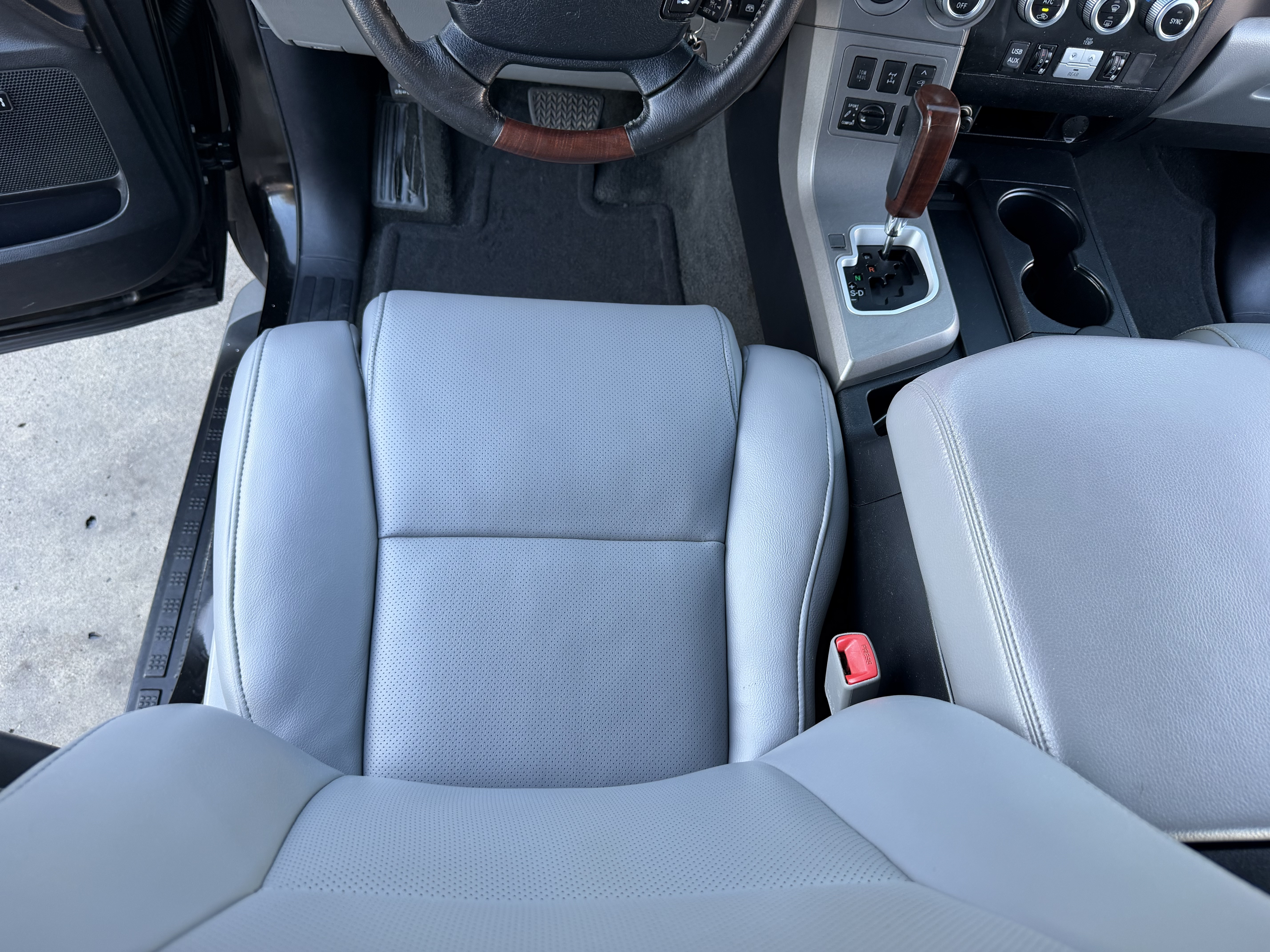 Used 2012 Toyota Sequoia Platinum AWD/4WD image 18