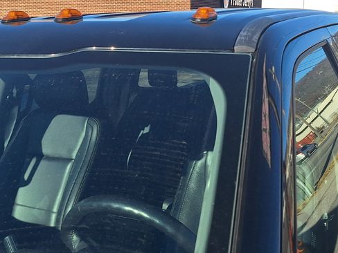 Used 2017 Ford F350 Lariat image 6