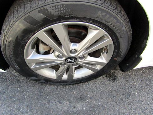 Used 2018 Hyundai Elantra Sedan FWD image 12