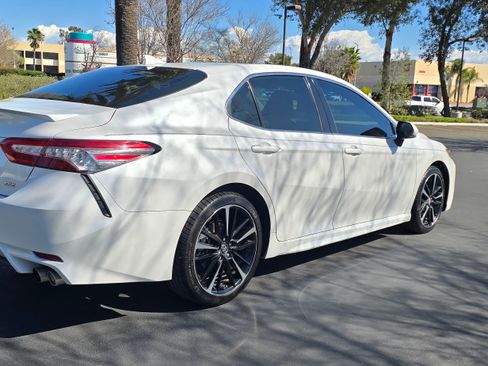 Used 2019 Toyota Camry XSE image 6