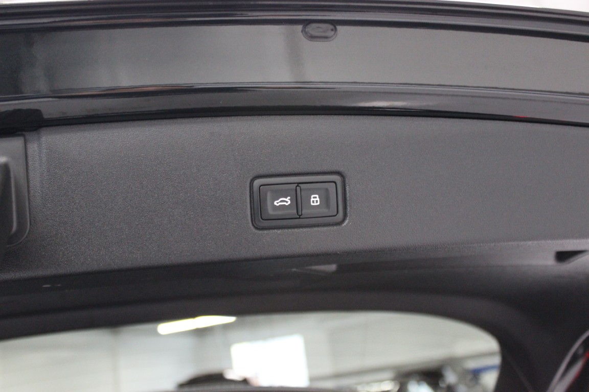 Used 2025 Audi Q4 e-tron Premium RWD image 38