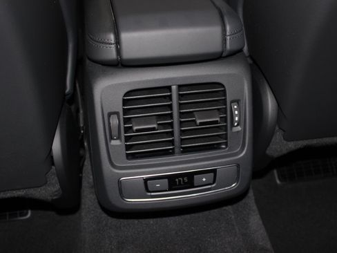 Used 2023 Audi e-tron GT Premium Plus image 37