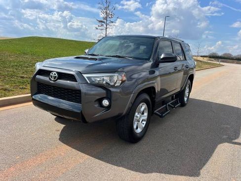 Used 2018 Toyota 4Runner SR5 image 3