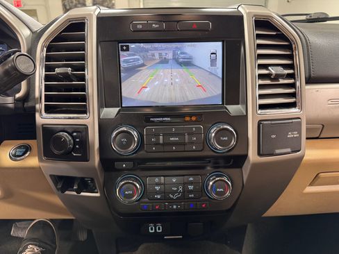 Used 2017 Ford F350 Lariat image 23