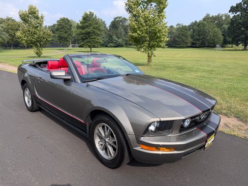 Used 2005 Ford Mustang Premium image 20