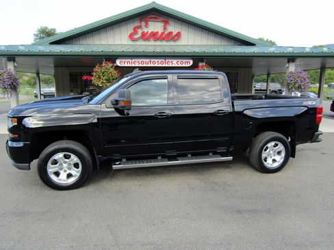 Used 2017 Chevrolet Silverado 1500 4x4 Crew Cab LT image 1