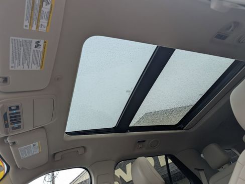 Used 2020 Ford Explorer XLT image 11