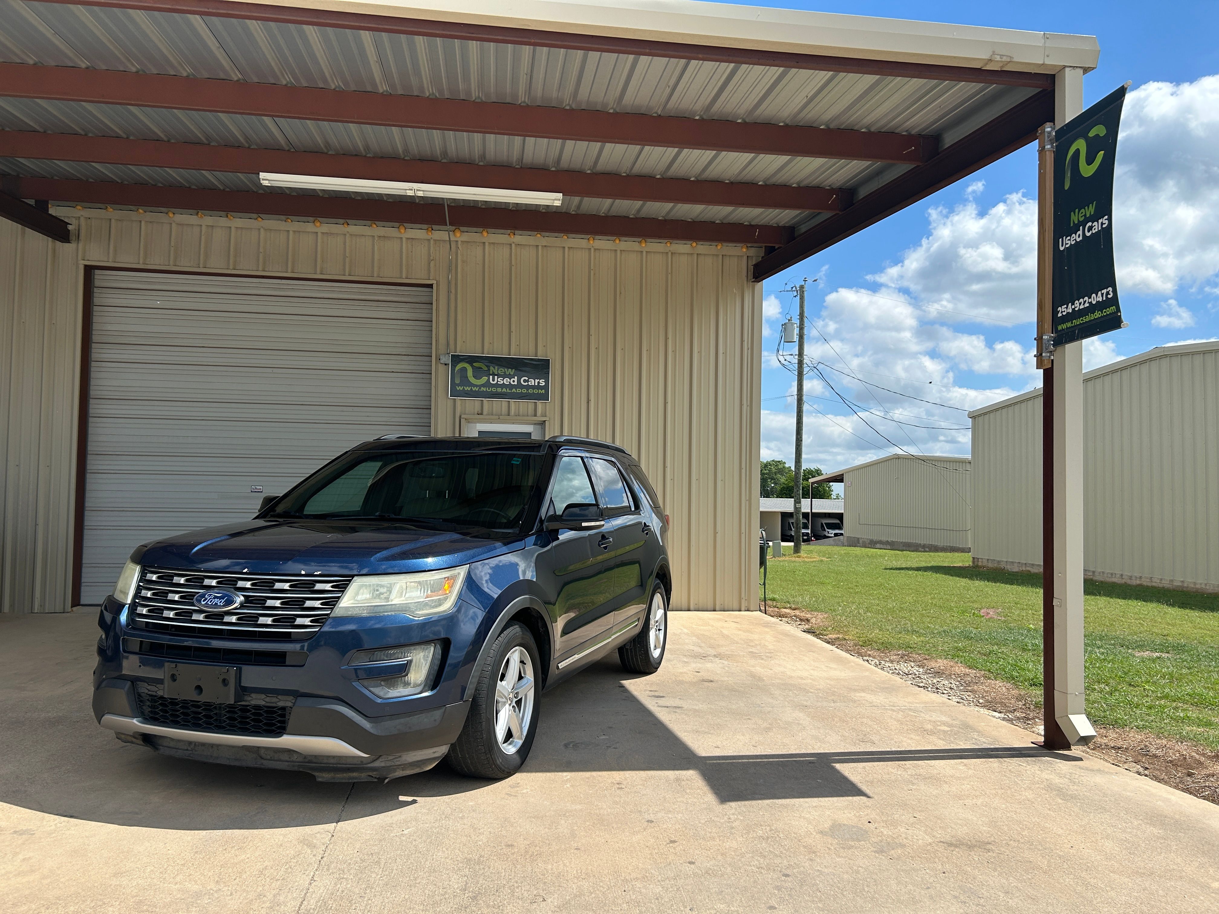 Used 2016 Ford Explorer FWD XLT image 2