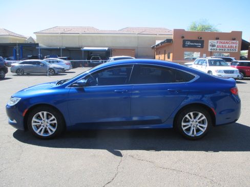 Used 2015 Chrysler 200 Limited image 2
