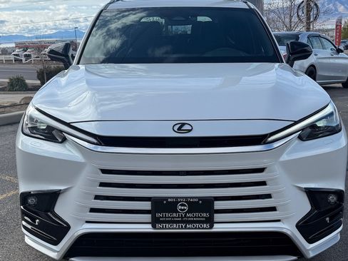 Used 2025 Lexus TX 500h image 2