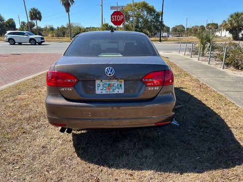 Used 2013 Volkswagen Jetta SE Sedan FWD image 4