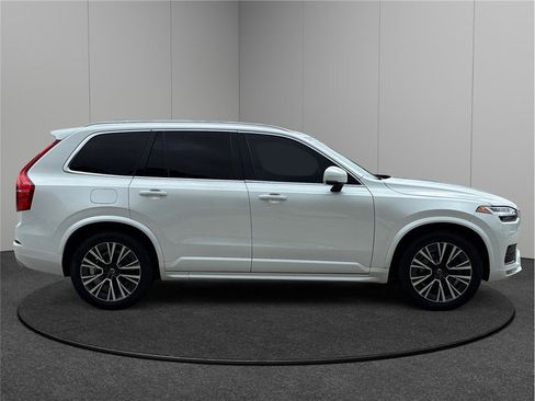 Used 2021 Volvo XC90 T6 Momentum image 10