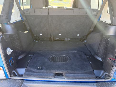 Used 2016 Jeep Wrangler Unlimited Sport image 17