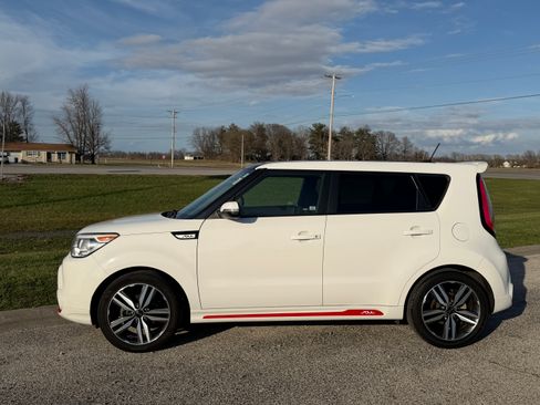 Used 2014 Kia Soul + image 2