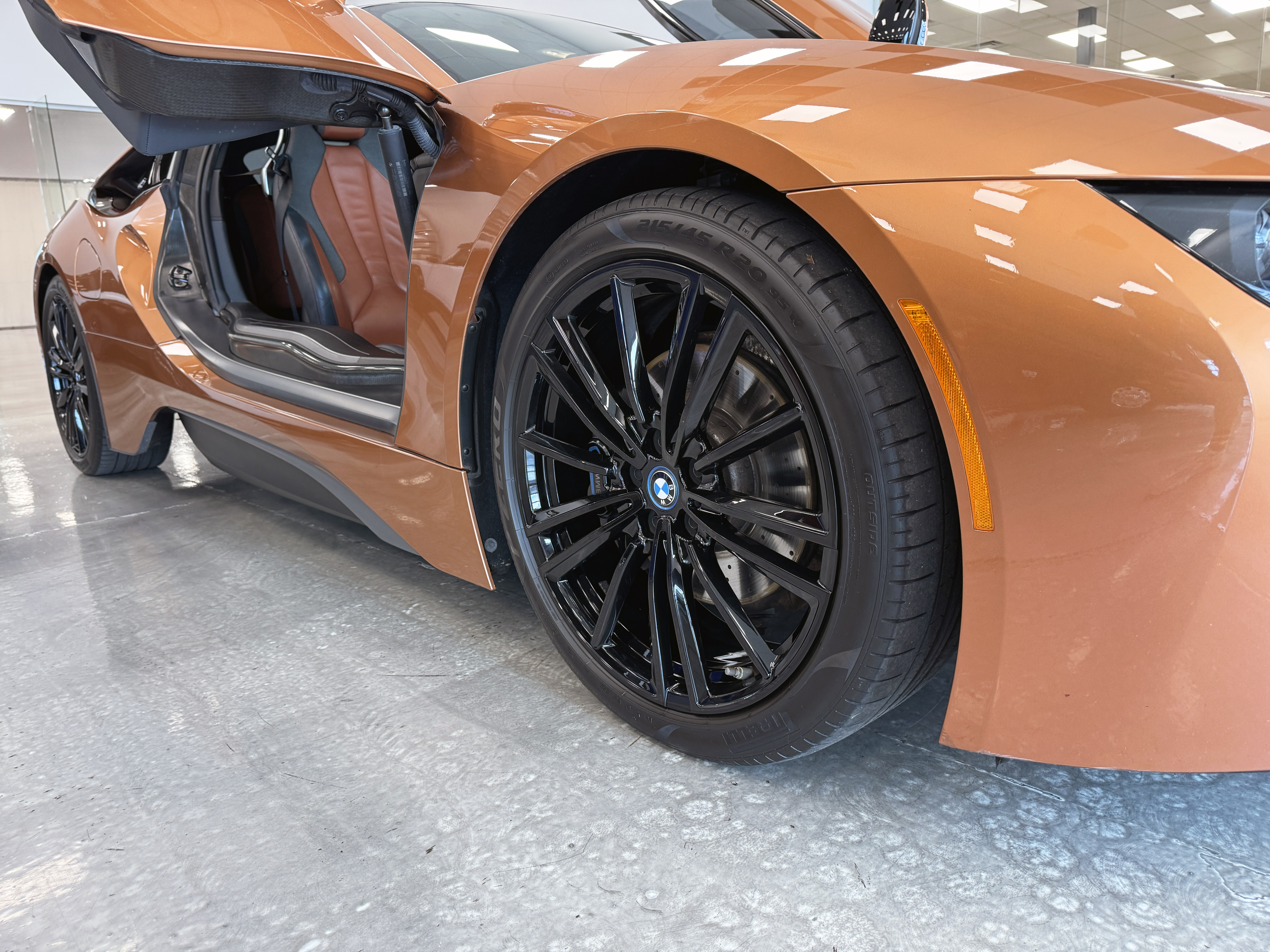 Used 2019 BMW i8 Coupe AWD/4WD image 14