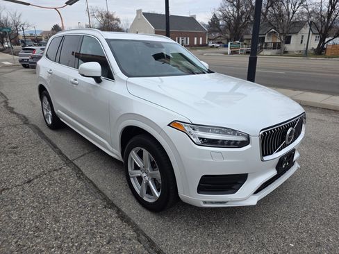 Used 2021 Volvo XC90 T6 Momentum image 4