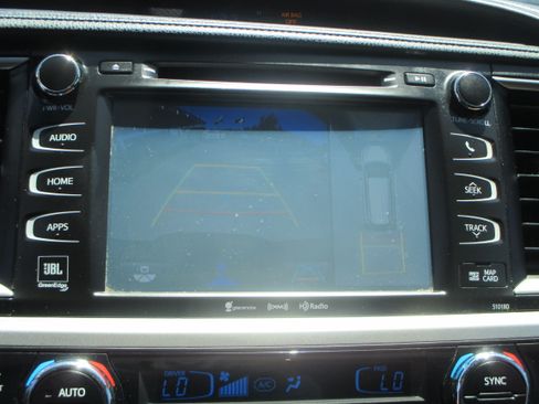 Used 2017 Toyota Highlander AWD Limited Platinum image 6