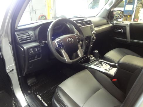 Used 2020 Toyota 4Runner SR5 Premium image 15