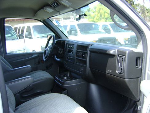 Used 2008 Chevrolet Express 1500 image 11
