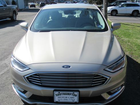 Used 2017 Ford Fusion SE image 3