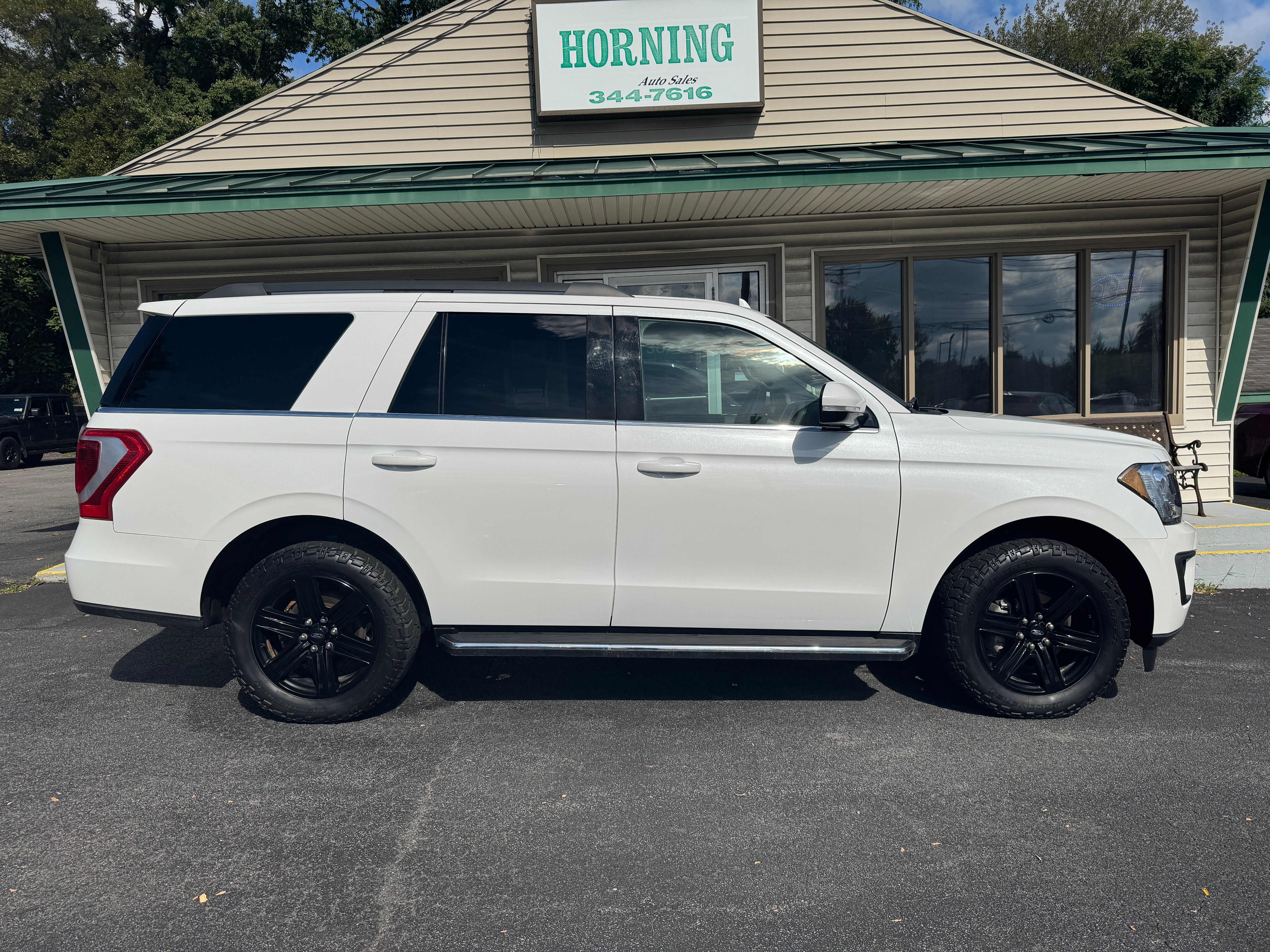 Used 2021 Ford Expedition 4WD XLT image 1