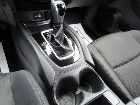 Used 2018 Nissan Rogue S image 13