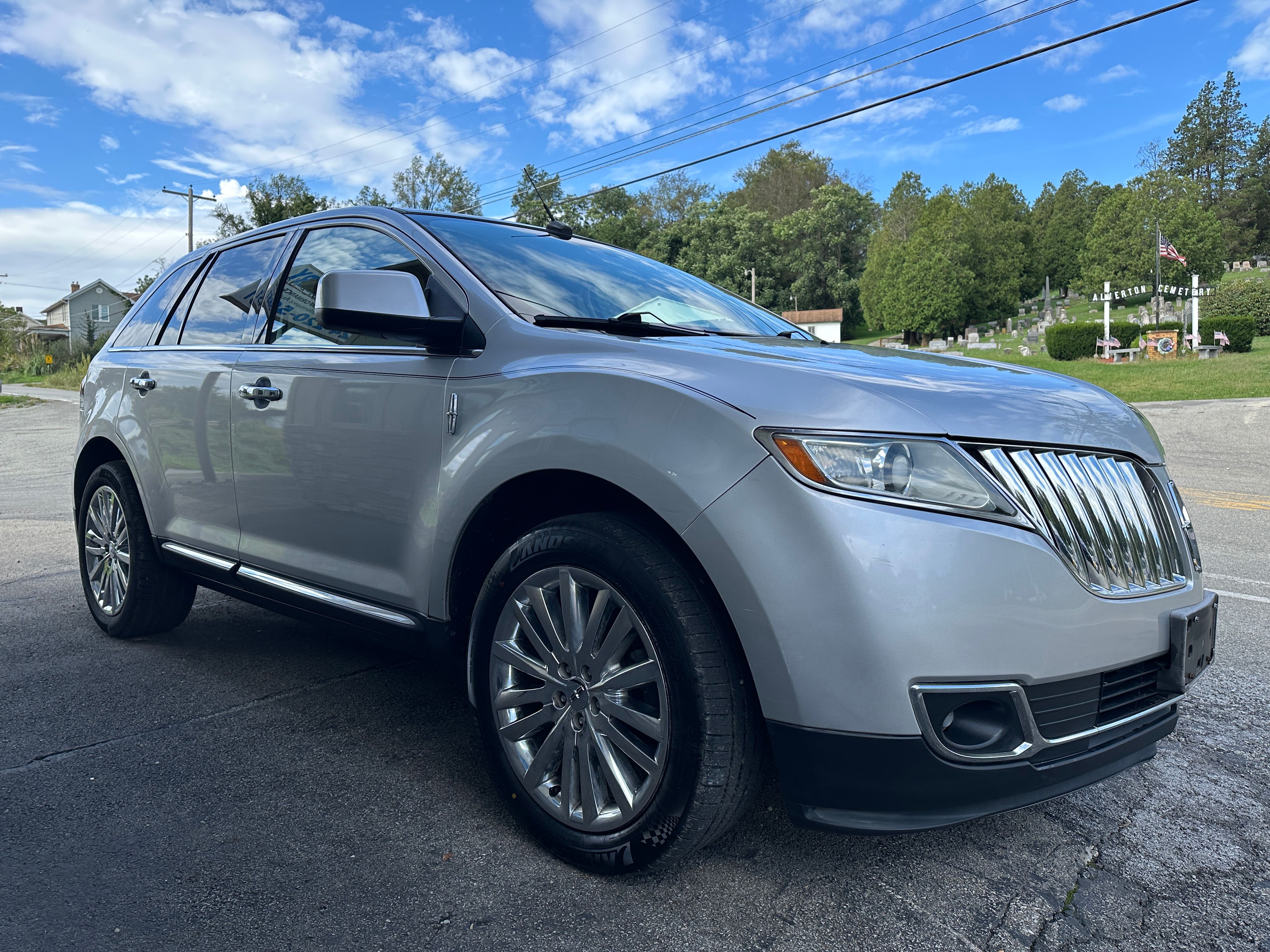 Used 2011 Lincoln MKX AWD image 5