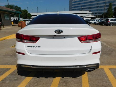 Used 2020 Kia Optima LX image 8