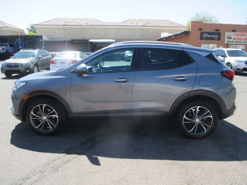 Used 2022 Buick Encore GX Essence FWD image 2