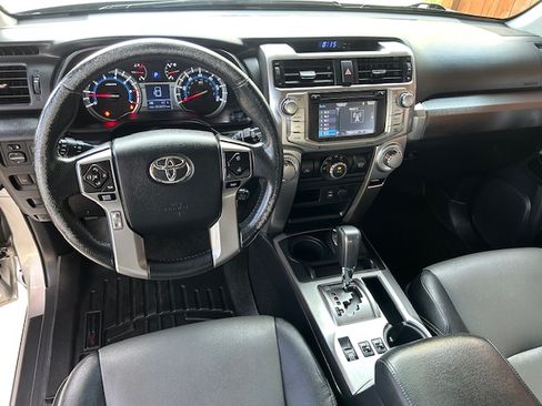 Used 2015 Toyota 4Runner SR5 Premium image 12